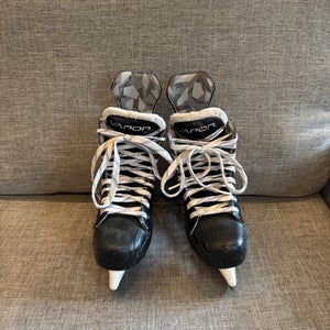 Black Bauer Vapor X Select Hockey Skates Regular Width Size 5.5 (Used)