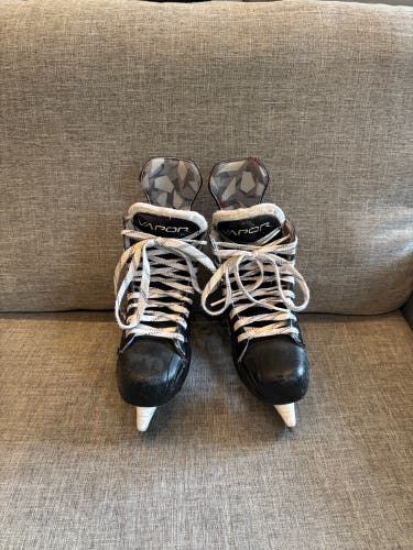 Black Bauer Vapor X Select Hockey Skates Regular Width Size 5.5 (Used)