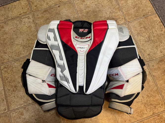 INT MD CCM Extreme Flex Shield 5.9 Goalie Chest Protector medium intermediate eflex