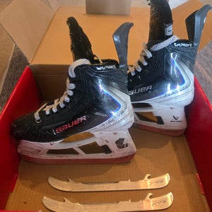 Black 2025 Bauer Vapor Flylite Hockey Skates Regular Width Size 1 (Used)