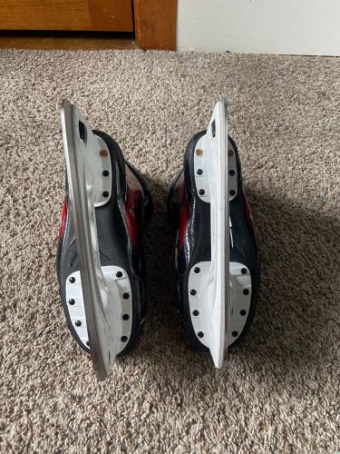 2025 CCM JetSpeed FT870 Hockey Skates Wide Width Pro Stock Size 5 with Step steel blades (Used)
