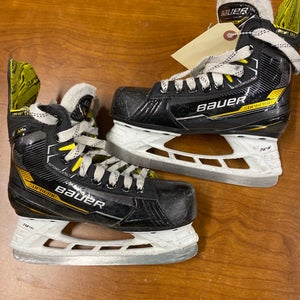 Youth Bauer Supreme M4 Hockey Skates Regular Width 13.5 (Used)