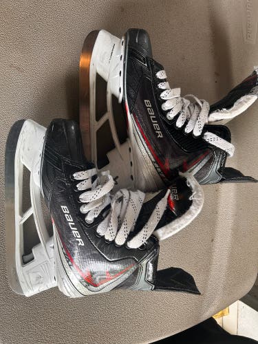 Black 2025 Bauer Vapor Fly40 Hockey Skates Size 6.5 (Used)