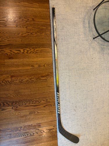 Intermediate Bauer Vapor Hyperlite 2 Left Hand Hockey Stick P92 55 Flex (Used)