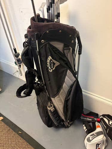 Men's Callaway Carry Bag (Used) and Assorted Head Covers
