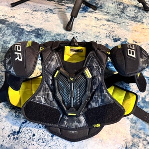 Men's Medium Intermediate Bauer Supreme M3 Shoulder Pads (Used)