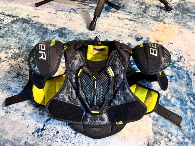Men's Medium Intermediate Bauer Supreme M3 Shoulder Pads (Used)