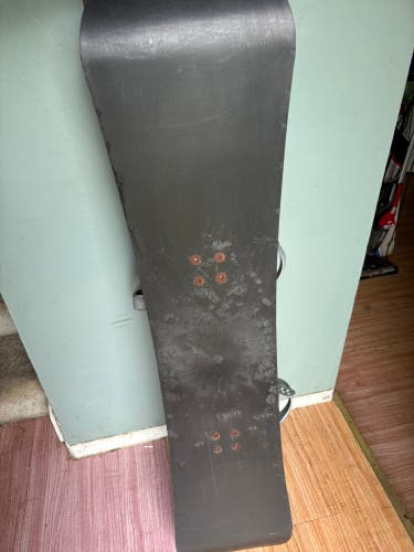 Freeride Star Youth Snowboard w/ Bindings – Great Beginner Setup
(Used)