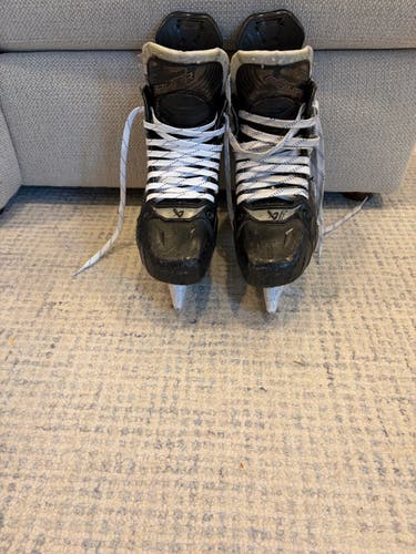 Black 2024 Bauer Supreme Shadow Hockey Skates Regular Width 8.5 (Used)