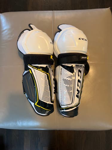 Senior CCM Tacks 9060 14" Shin Pads (Used)