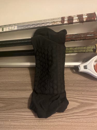 Face off knee pad