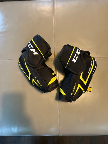 Senior Medium CCM classic Elbow Pads (Used)