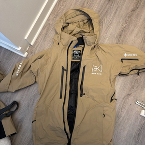 Gold Men's Adult Small Burton Ak Jacket (Used)