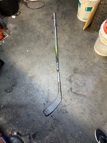 Broken Senior Bauer Vapor Hyperlite 2 Right Handed Hockey Stick P90TM 70 Flex (Used)