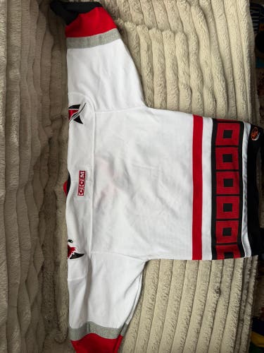 White Small / Medium Kids Unisex CCM Jersey (Used)