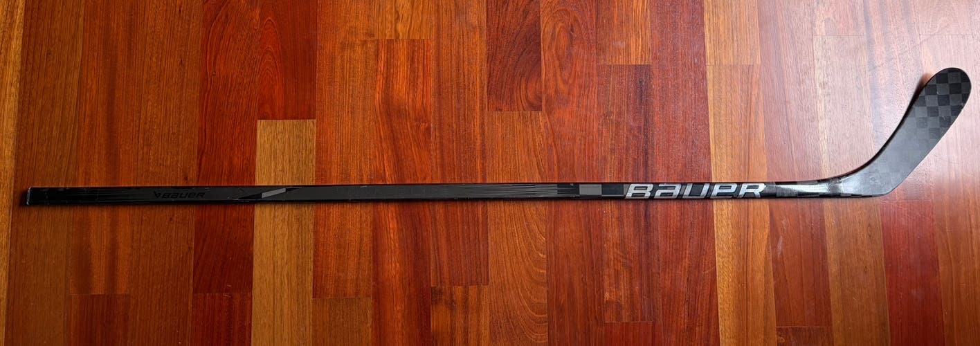 Senior Bauer Vapor Hyperlite 2 Left Hand Hockey Stick P28 70 Flex (Used)
