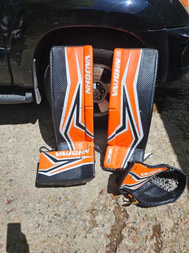 33" Vaughn SLR3 Pro Carbon Regular Goalie Full Set (Used)