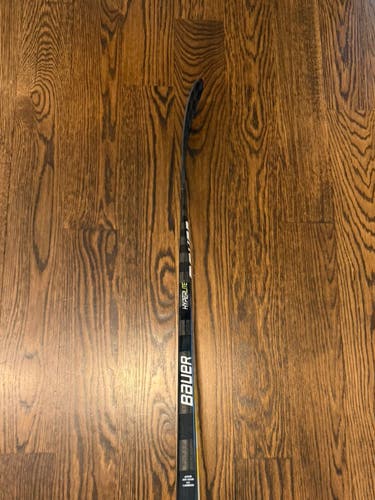 Senior Bauer Vapor Hyperlite Left Hand Hockey Stick 77 Flex Pro Stock Nikita Kucherov Curve (New)