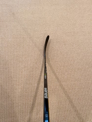Senior Bauer Vapor Hyperlite Left Hand Hockey Stick 77 Flex Pro Stock Nikita Kucherov Curve (New)