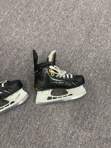 Junior Used Bauer Supreme One.9 Hockey Skates Regular Width Size 1