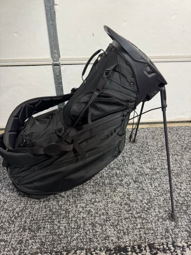Unisex Ogio Carry Bag (Used)