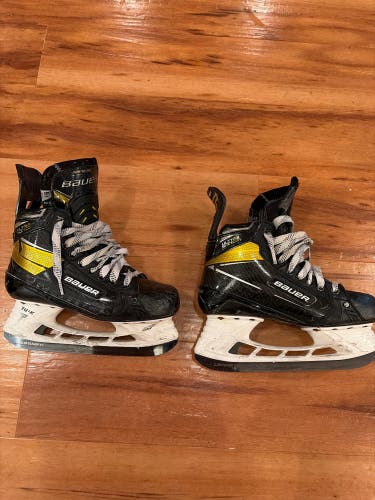 2020 Bauer Supreme Ultrasonic Hockey Skates Regular Width Size 5.5 (Used)