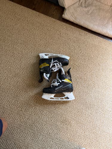 Black/Yellow 2020 Bauer Supreme Ultrasonic Hockey Skates Regular Width 7.5 (Used)