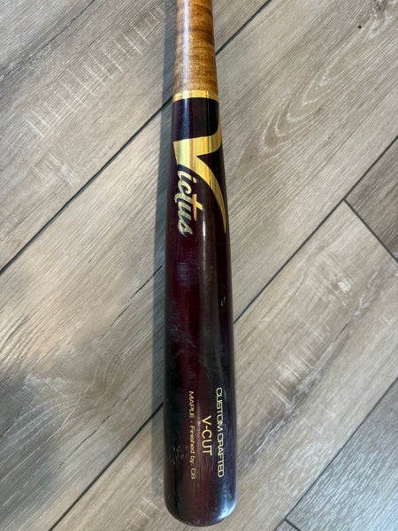 Victus V-Cut Bat (-3) 28 oz 31" (Used) Maple