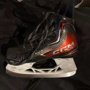 2025 CCM JetSpeed FT890 Hockey Skates Regular Width 13.5 (Used)