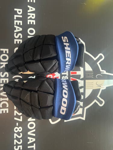 Toronto Maple Leafs Beiber Game gloves Sher-Wood Rekker Morph Pro Gloves 13" Pro Stock (New)
