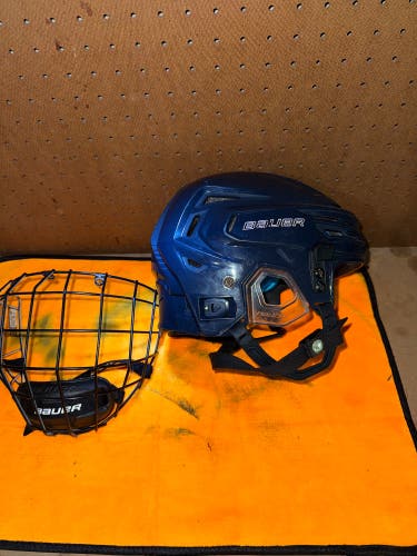 Medium Bauer Re-Akt 150 Helmet (Used)