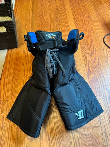 Junior Medium Warrior Covert QRE10 Hockey Pants (New)