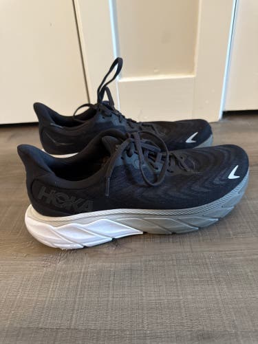 Like Brand New - Men's Size 9.5 Hoka Arahi 6 Shoes