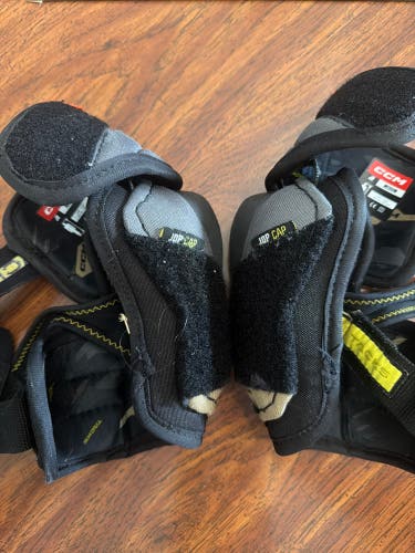 Junior Medium CCM Vector Elbow Pads (Used)