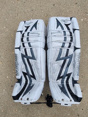 35" Vaughn Velocity 7500 Goalie Leg Pads (Used)