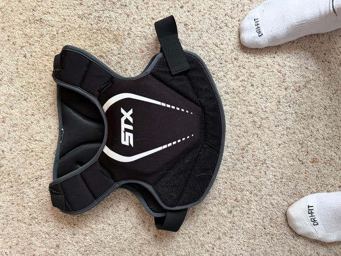 Medium Youth STX Stallion 75 Shoulder Pads (Used)