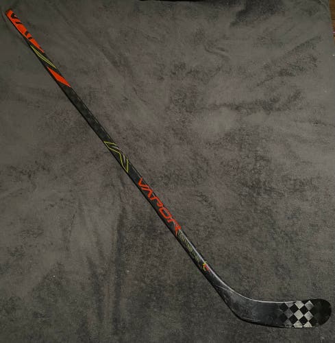 Senior Bauer Vapor 2X Pro Right Handed Hockey Stick P28 70 Flex Pro Stock (Used)