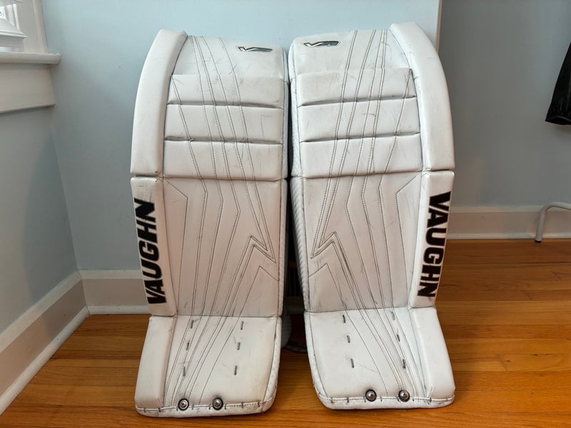 33" 2020 Vaughn Velocity V9 Pro Goalie Leg Pads (Used)