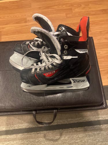 CCM RBZ 60 Hockey Skates Regular Width 7.5 (Used)