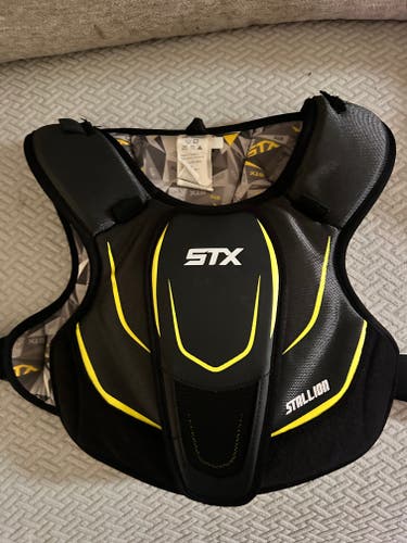 Large Youth STX Stallion 200 Shoulder Pads (Used)