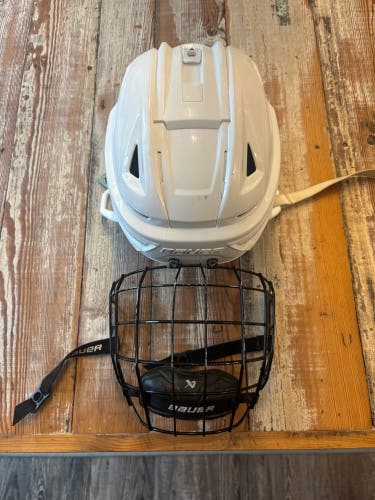 Medium Bauer Re-Akt 155 Helmet (Used)