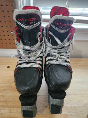 Black Bauer Vapor 4 Hockey Skates Extra Wide Width Size 5.5 (Used)