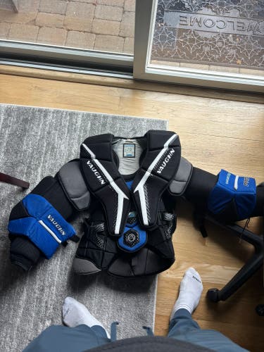 Medium Vaughn Velocity V9 Goalie Chest Protector (Used)