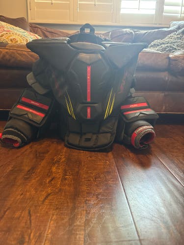 Small 2022 Bauer Vapor Hyperlite 2 Goalie Chest Protector (Used)
