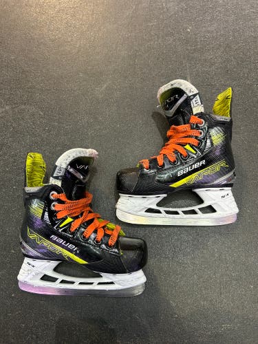 Youth Bauer Vapor X4 Hockey Skates | Y11.5