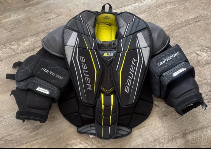 Medium Bauer Supreme S29 Goalie Chest Protector (Used)