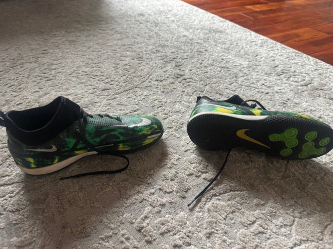 Green Unisex 3Y (Big Kids / Youth) Nike Phantom gt Cleats (Used)