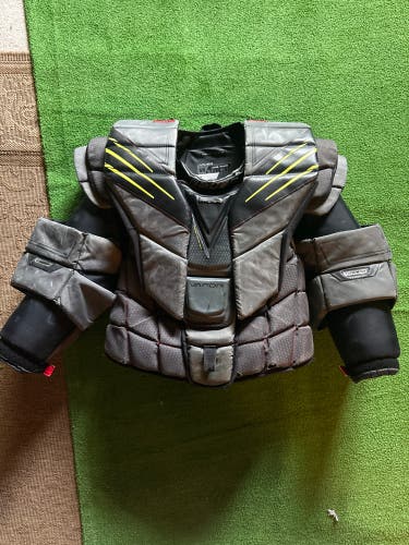 Large Bauer Hyperlite Goalie Chest Protector (Used)