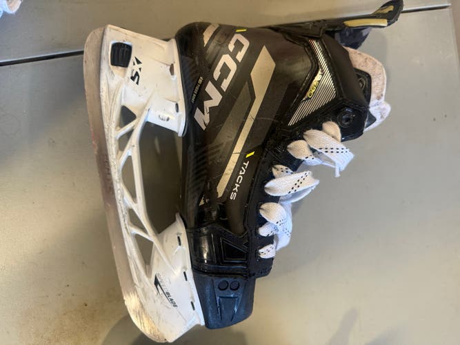 CCM Tacks AS580 Hockey Skates Regular Width Size 4 (Used) 1 season