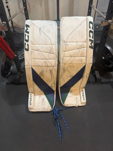 35" CCM EFlex 6 Goalie Leg Pads Pro Stock (Used)